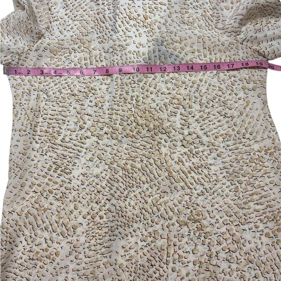 White House Black Market Women’s 100% Silk Blouse Size 6 White/Tan V-Back Office - Picture 6 of 8